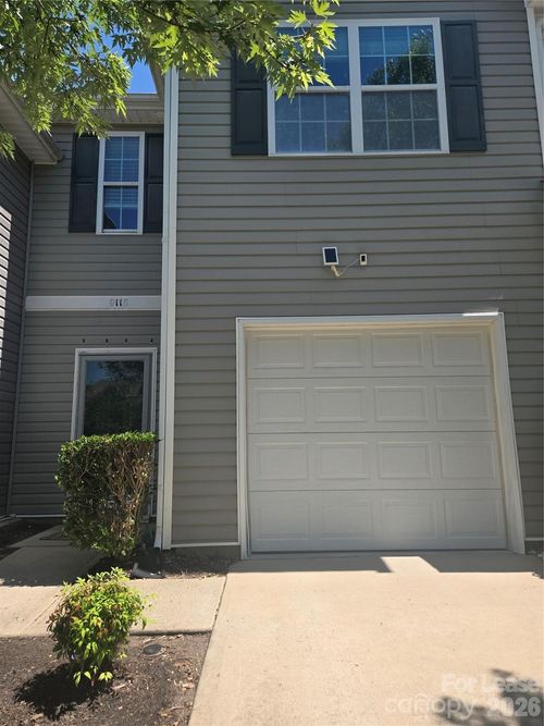9116 Bradstreet Commons Way, Charlotte, NC, 28215-7323 | Card Image