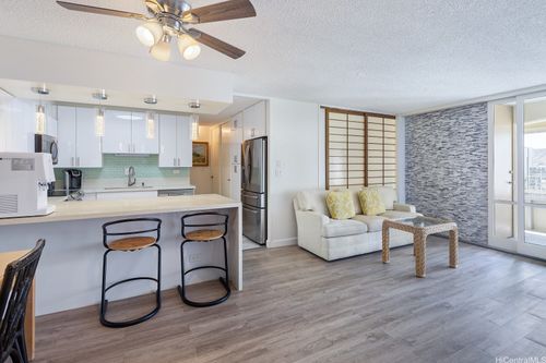 ph1-225 Kaiulani Ave, Honolulu, HI, 96815-3062 | Card Image