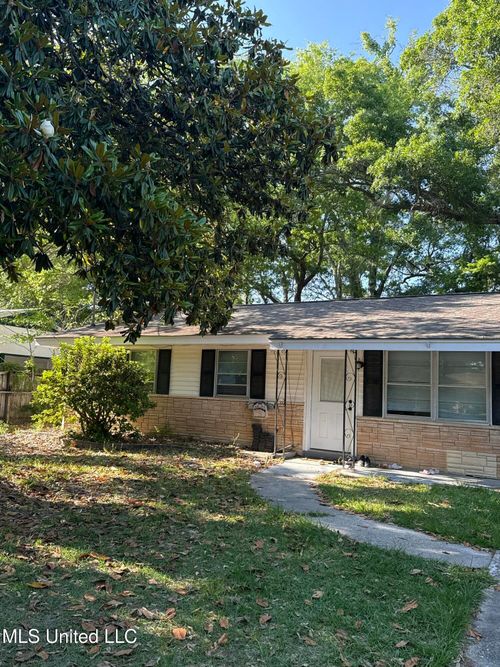 229 Woodland Cir, Ocean Springs, MS, 39564-4123 | Card Image