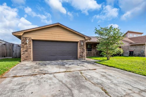 700 Briarclift Ln, Baytown, TX, 77521-3325 | Card Image