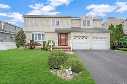 132 Atlantic Avenue, Oyster Bay, NY, 11762 | Card Image