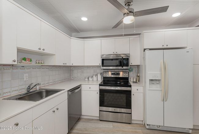 606 - 1175 Highway A1a, Condo with 3 bedrooms, 2 bathrooms and null parking in Satellite Beach FL | Image 6