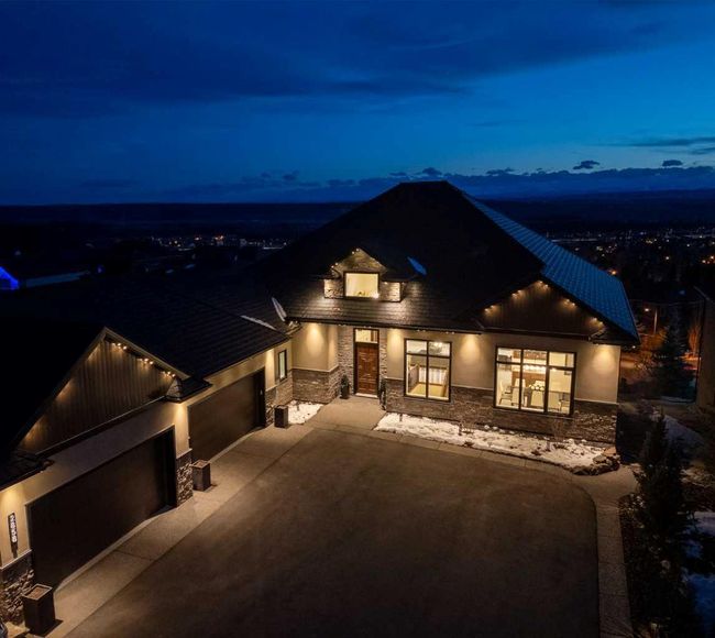 2858 77 Street Sw, Home with 4 bedrooms, 4 bathrooms and 10 parking in Calgary AB | Image 1