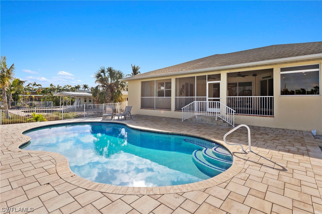 Avenida Pescadora , Fort Myers Beach, FL 33931