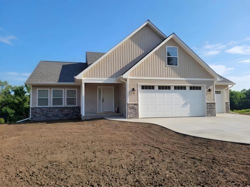 237 Markus Glen Dr, Plainwell, MI, 49080-9557 | Card Image