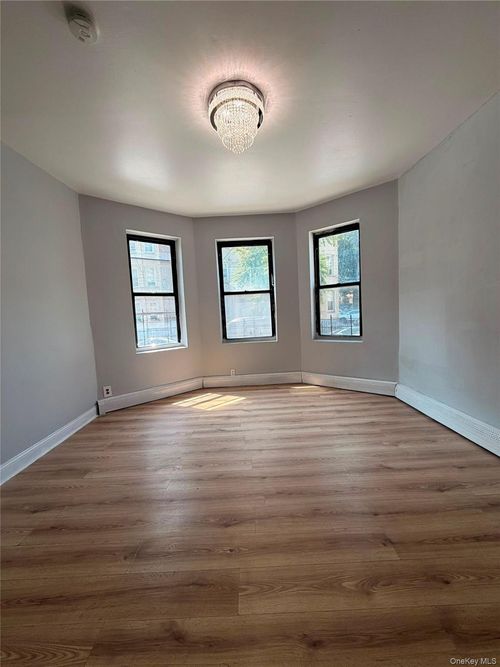 1l-11 Lawrence St, Yonkers, NY, 10705-3227 | Card Image