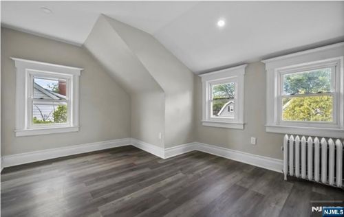 42 Crawford St, East Orange, NJ, 07018-1811 | Card Image