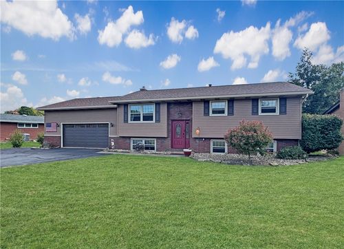 824 Shenango Stop Rd, New Castle, PA, 16101-6336 | Card Image