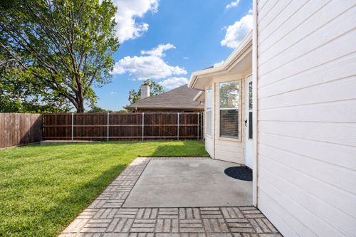 801 Bentree Dr, Fort Worth, TX, 76120-2481 | Card Image
