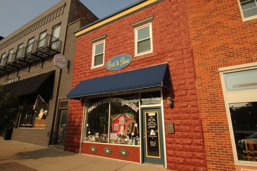 1614 Hill Ave, Spirit Lake, IA, 51360-1640 | Card Image