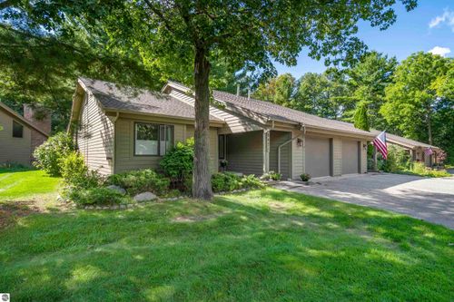 6471 Mission Rdg, Traverse City, MI, 49686-1800 | Card Image