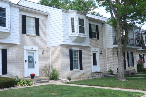 110 Stratford Ln, Rochester Hills, MI, 48309-2073 | Card Image
