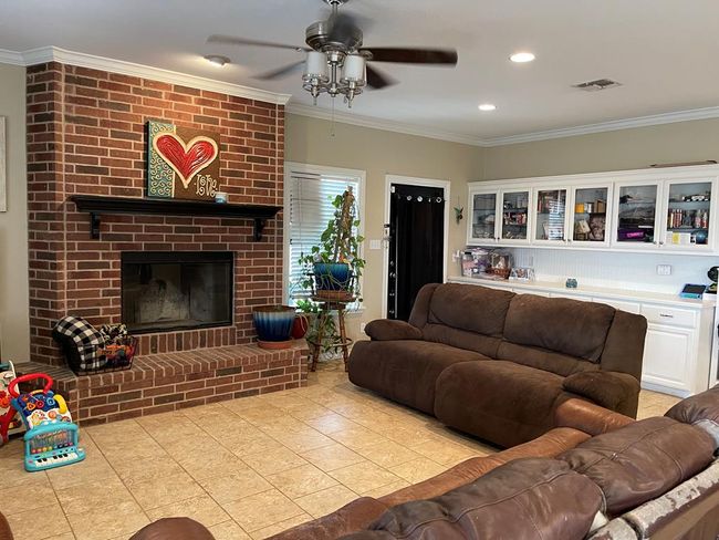 411 Labadie St, House other with 2 bedrooms, 3 bathrooms and 2 parking in Sterling City TX | Image 6