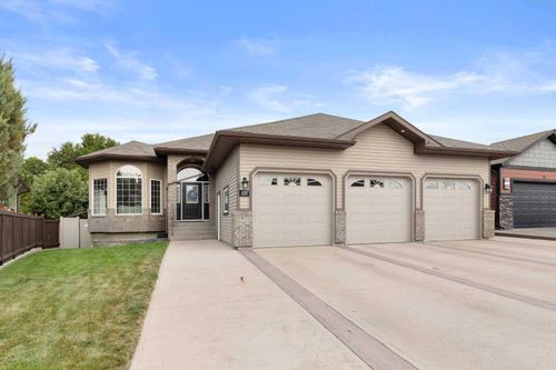 88 Greenwood Crt Sw, Medicine Hat, AB, T1A7X7 | Card Image