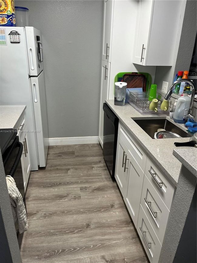 APT-4307 - 2846 S University Dr, Condo with 2 bedrooms, 2 bathrooms and null parking in Davie FL | Image 6