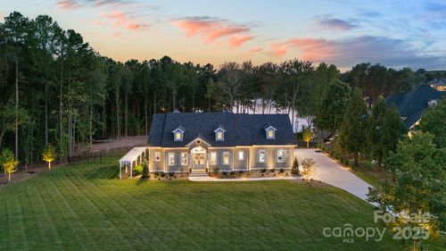 111 Kent Ct, Mooresville, NC, 28117-6643 | Card Image
