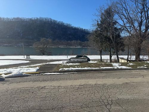 517 Grant St, McMechen, WV, 26040-1211 | Card Image