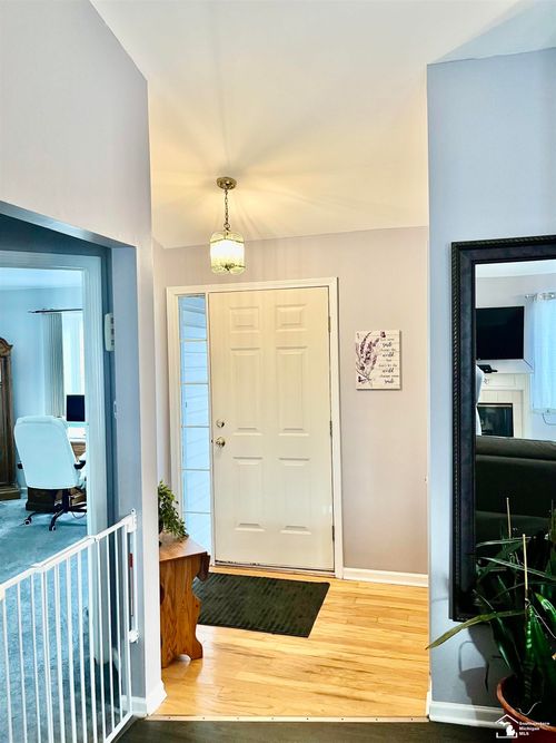 17796 Bobwhite Ct, Brownstown, MI, 48193-8463 | Card Image