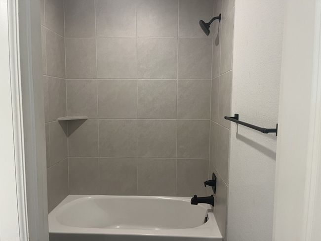 Full bath with bathing tub / shower combination | Image 29