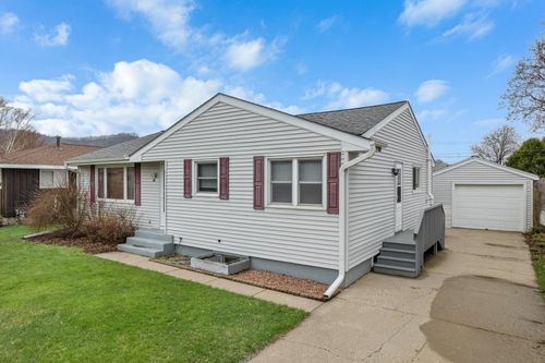 875 48th Ave, Winona, MN, 55987-1228 | Card Image