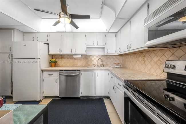 APT-1202 - 1400 S Ocean Dr, Condo with 2 bedrooms, 2 bathrooms and null parking in Hollywood FL | Image 20