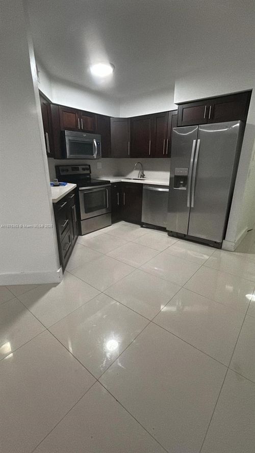 apt-403-8363 Lake Dr, Doral, FL, 33166-7736 | Card Image