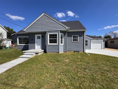 302 Walnut St, Olin, IA, 52320-9693 | Card Image