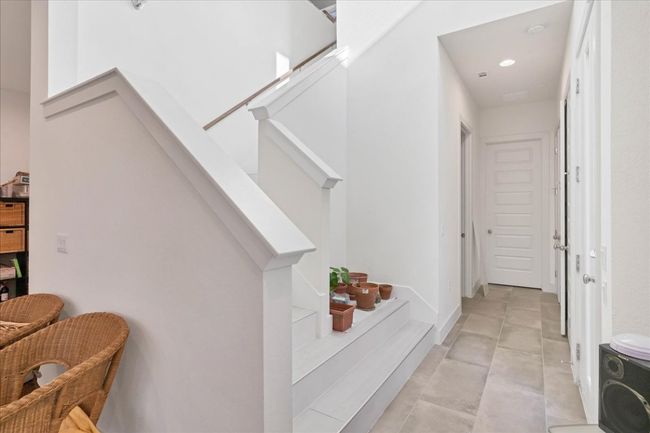 Stairway/entry. | Image 22