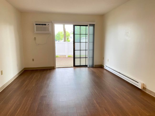 APT-13 - 11 Railroad Ave, Condo with 2 bedrooms, 1 bathrooms and null parking in Derry NH | Image 13