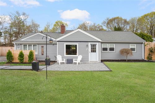628 County Rd, Barrington, RI, 02806-1640 | Card Image