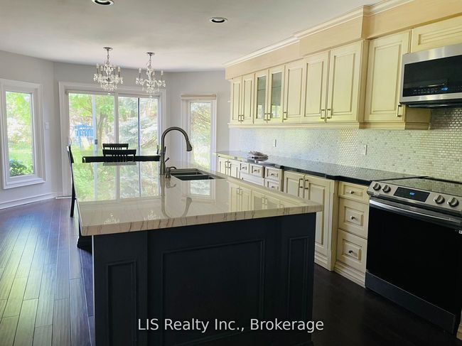 109 Treegrove Cir, House other with 5 bedrooms, 6 bathrooms and 5 parking in Aurora ON | Image 11