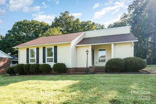 152 Sparrow Ln, Statesville, NC, 28625-8536 | Card Image