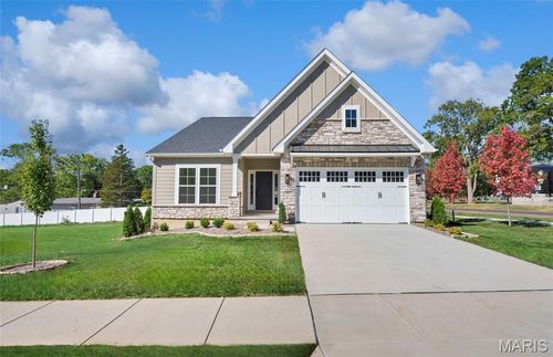 9404 Gates Manor Ct, Saint Louis, MO, 63126-3012 | Card Image