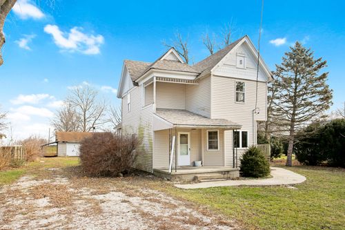 212 N Hunt St, Melvin, IL, 60952-4011 | Card Image