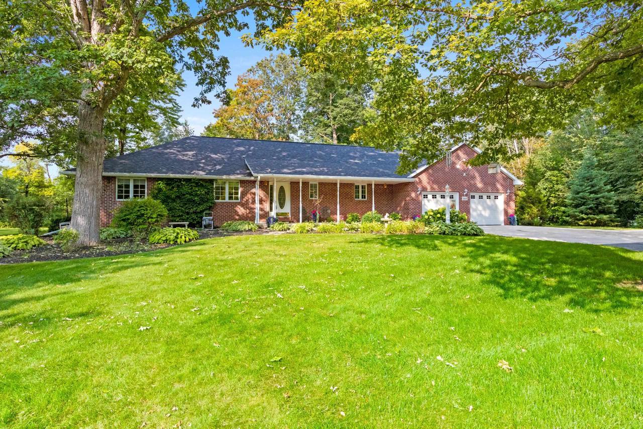 Majestic Oak Ct, DE Pere, WI 54115