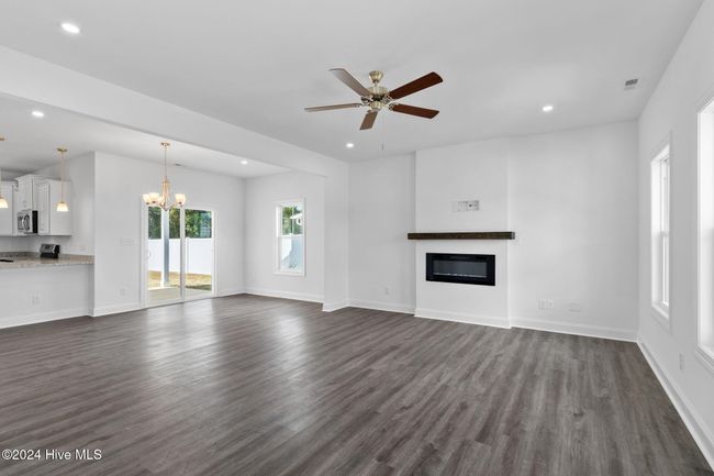 187 Bourbon Cir, House other with 3 bedrooms, 3 bathrooms and 1 parking in Raeford NC | Image 5