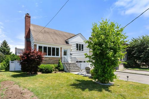 78 Bradley Rd, Scarsdale, NY, 10583-5722 | Card Image