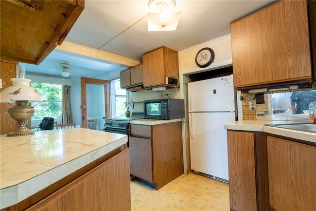 142 Honeyman Ave, Home with 3 bedrooms, 3 bathrooms and 5 parking in Middletown RI | Image 15