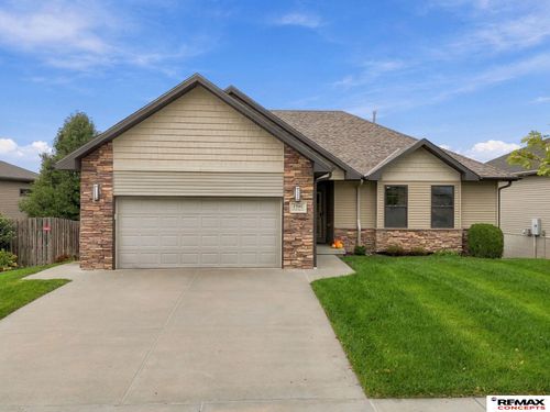7390 Yankee Woods Dr, Lincoln, NE, 68516-9260 | Card Image