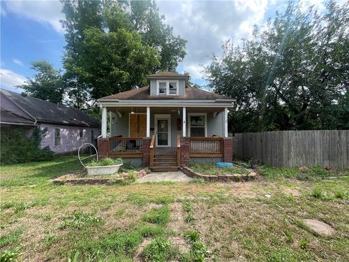 105 E Miami St, Paola, KS, 66071-1743 | Card Image