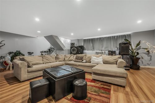 118 48 222 Nd Street, New York, NY, 11411 | Card Image