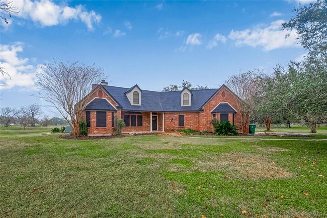 638 Winchester Trl, House other with 3 bedrooms, 3 bathrooms and 2 parking in Angleton TX | Image 16