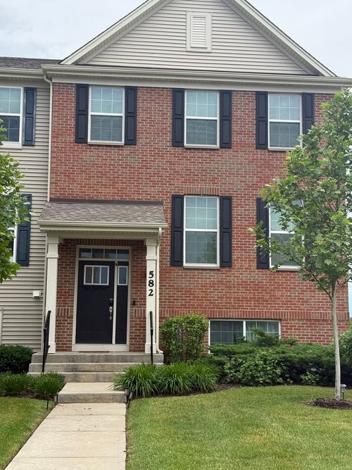 582-582 Cimmaron Cir, Crystal Lake, IL, 60012-3719 | Card Image