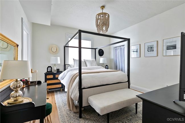 Light filled bedroom | Image 18
