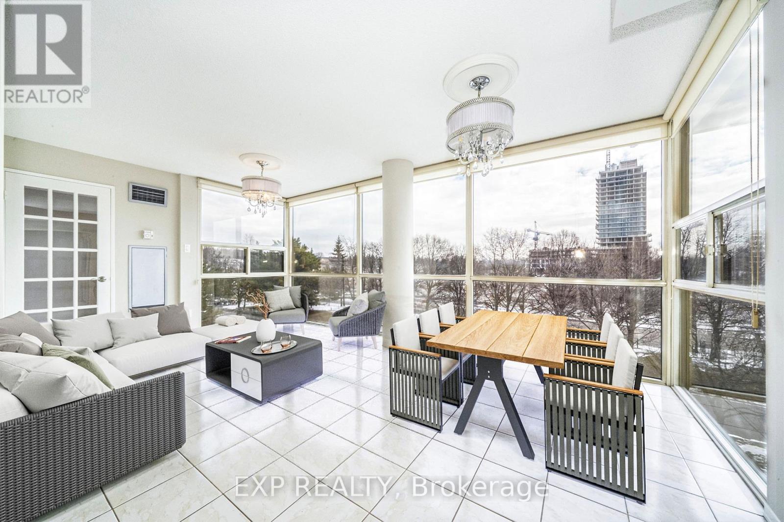 Residential in Richmond Hill (North Richvale) 5
