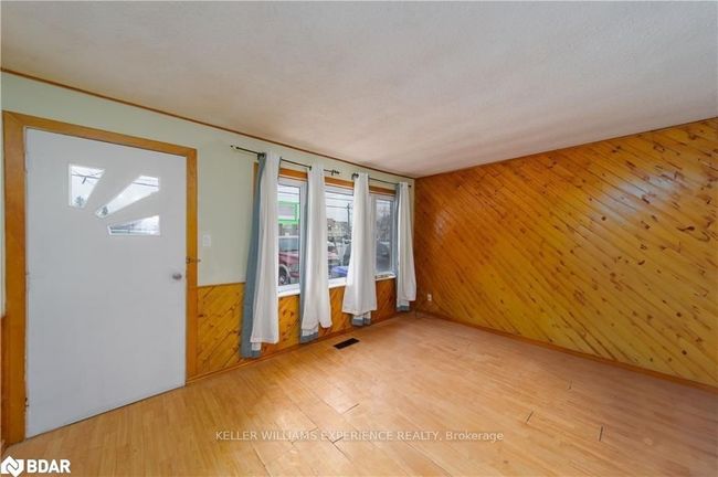 177 Mill St, Home with 2 bedrooms, 1 bathrooms and 2 parking in Angus ON | Image 16