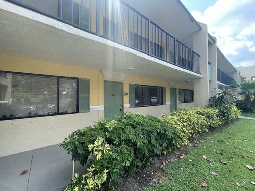 1811 Meadows Circle W, Boynton Beach, FL, 33436 | Card Image