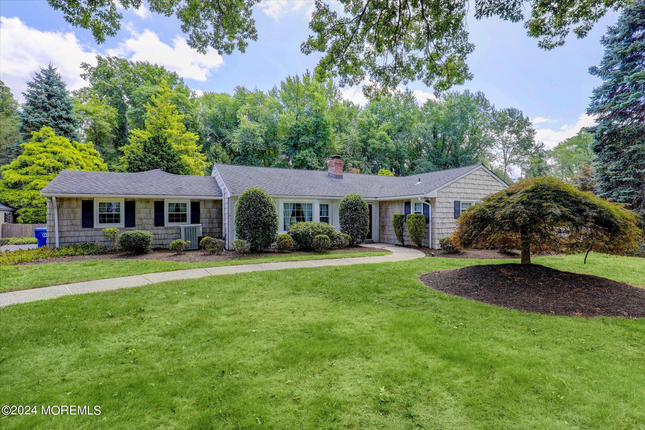 Iler Dr, Middletown, NJ 07748