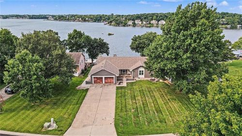 426 N Winnebago Dr, Lake Winnebago, MO, 64034-9321 | Card Image