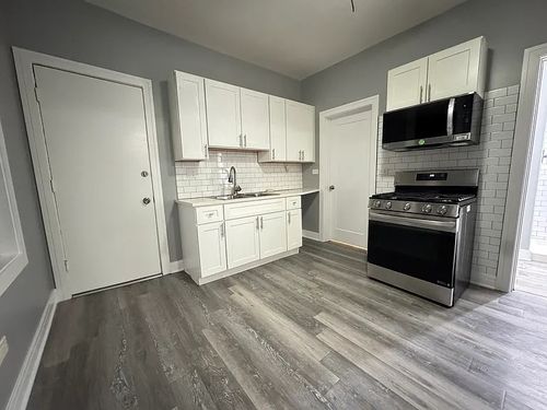 2r-2233 N Southport Ave, Chicago, IL, 60614-8348 | Card Image